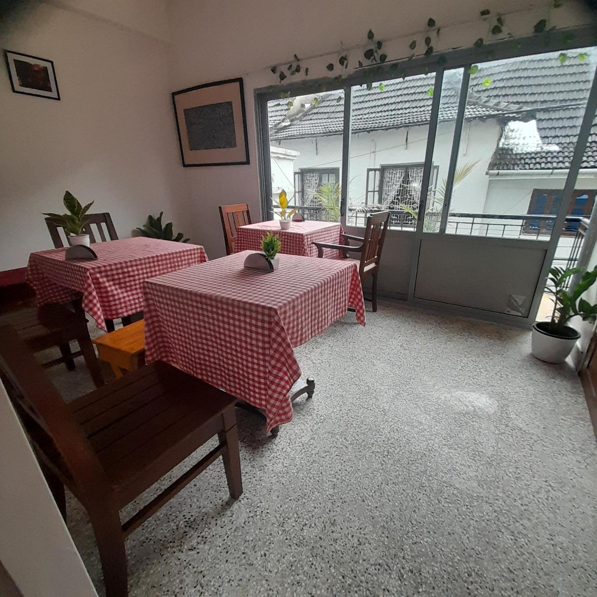 Mother Tree Inn Kochi 외부 사진